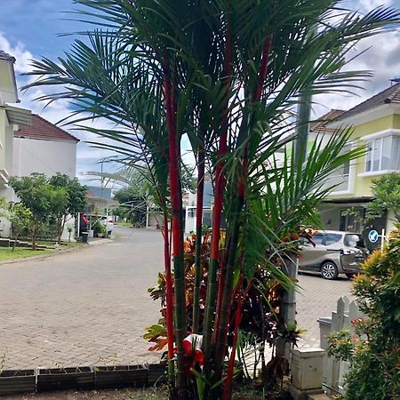 Gerbera 4Br Villa Springhill Garden Malang Luaran gambar