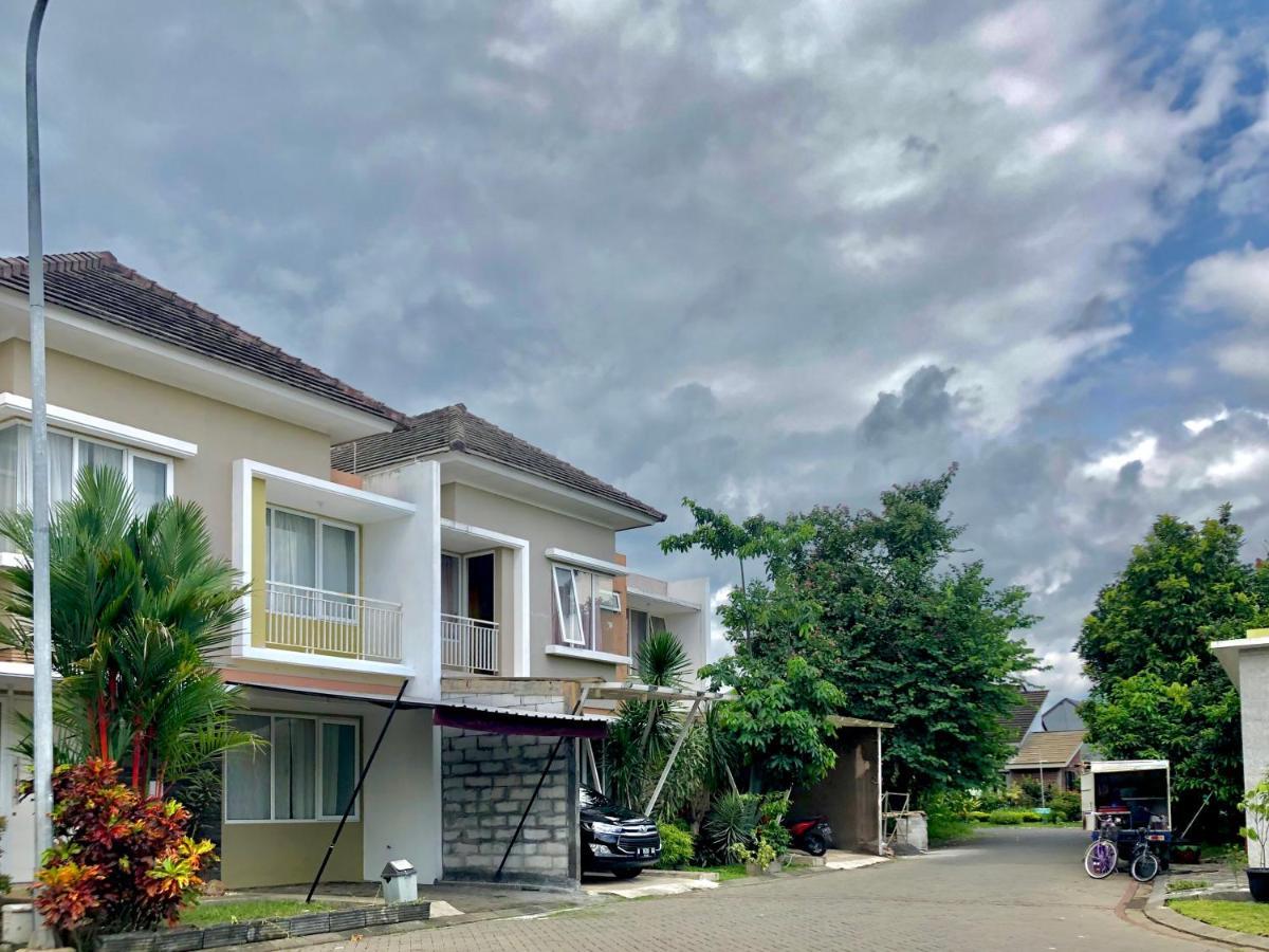 Gerbera 4Br Villa Springhill Garden Malang Luaran gambar